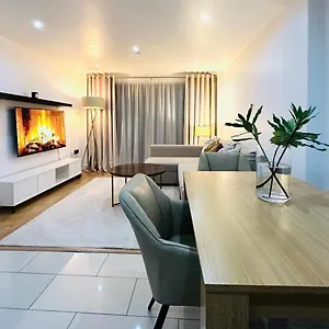 Westferry Deluxe Penthouse * London