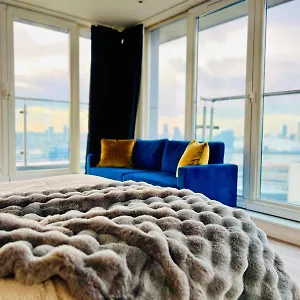High Standard Near Excel And Royal Victoria Station Apartment *