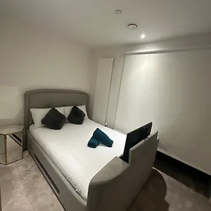 Private Private Toilet Excel Airport Royal Wharf Homestay London