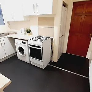 Shared House E11 Homestay
