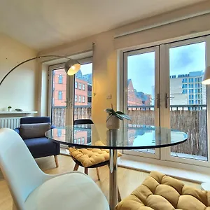 2 Bedroom Flat, Minutes From Shoreditch, Spitalfields & Brick Lane, Sleeps 4 Guests