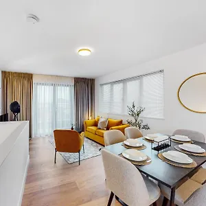 Apartment Stylish & Spacious Modern Near Dalston Kingsland Station London