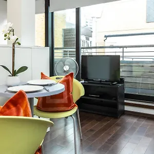 Comfortable With Balcony Near Monument Station