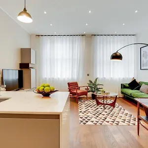 8 Borough - Modern & Elegant 2-bed, 2-bath *