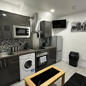 Fully Furbished Entire Flat 3 Apartment *