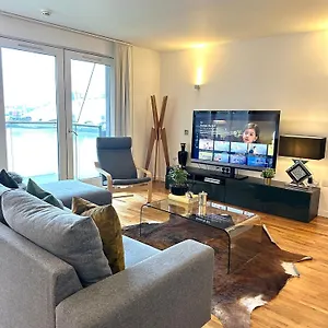 Luxury In Canary Wharf