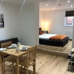 Impeccable In Long & Short Apartment