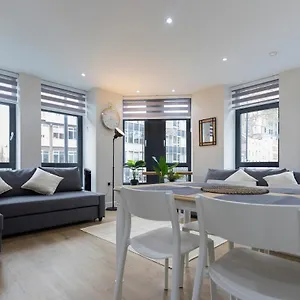 Apartment In Aldgate East 2