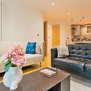 Apartment Canary Wharf Balcony & Waterfront 2-bed, 2-bath