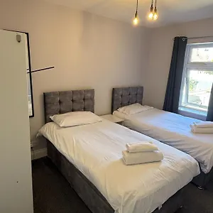 Onsitestays - 4 Bedroom House With 2 Bathrooms Holiday home Welling