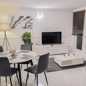 Stunning 2 Bedroom In Canary Wharf *