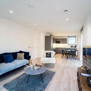 4 Guests - Close Airport - 25min Apartment London