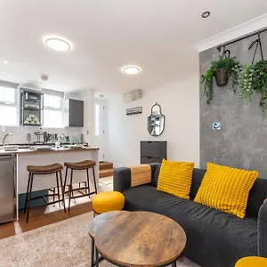 Holiday home Cute & Stylish 2 Bed House 10 Mins To Woolwich Dlr