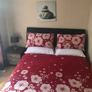 Charlesmere Gardems Apartment *
