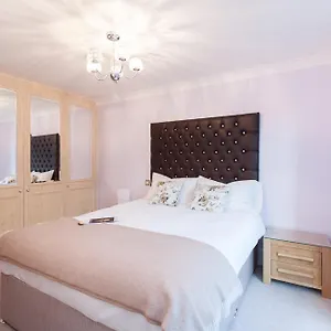 Hotel Canary Wharf Luxury River View 4*