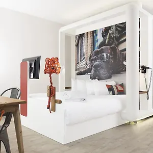 The Corner 3* London