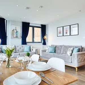 Elegant Luxury Apartment *
