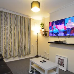 Beautiful Two Bedroom Near O2 Arena Apartment