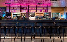 Moxy London Stratford Hotel Exterior photo
