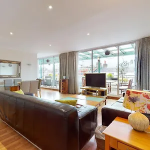 Hertford Court Aparthotel 3*