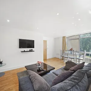 Apartment Skycity Modern By Bridge