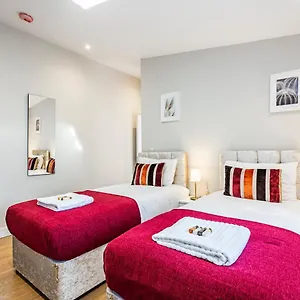 South Woodford 2 Bed En-suite House *