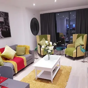 Chiswick Park Apartments, Chiswick, West Apartment London