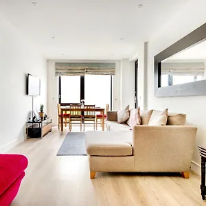 Bright & Comfy In Canary Wharf O2 Excel
