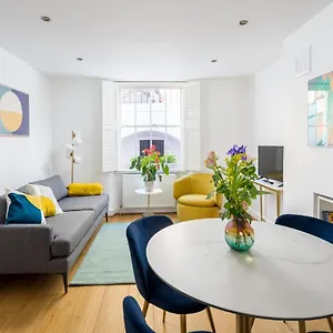 Modern Flat With Patio In Pimlico