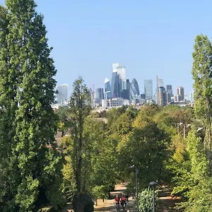 Homestay Double With Private Bathroom In A 2-bedrooms House London
