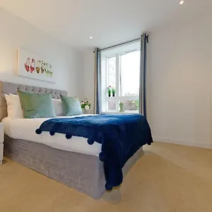 Apartment Executive Near And Kew Gardens