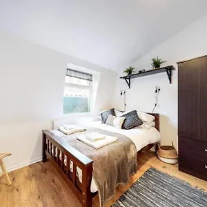 Super 2 Bed Flat Next To Paddington Station