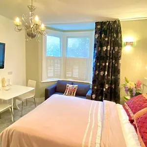Apartment Modern And Cosy Flat London