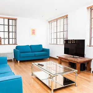 Spectacular 4-bedroom Close To Eye London