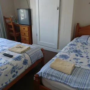 In Guest - Comfortable Family With Tv, Free Fast Wifi, Sleeps 4 With 1 Bunk Bed *
