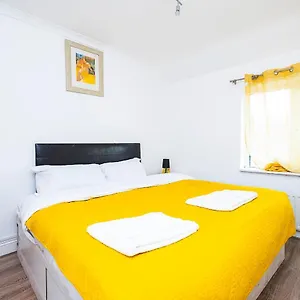 4 Bedrooms Self Catering House, Free Wifi & Netfix Holiday home