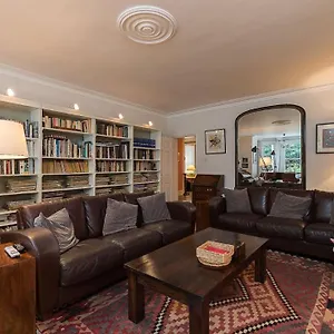 Joivy Elegant 2 Bed Near Hampstead And Camden, Sleeps 4 Apartment