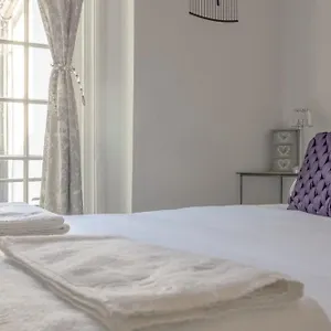 Stylish 1 Bed Near Battersea Park Apartment London