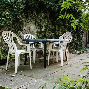 Charming Peaceful 2 Bedroom With Parking And Garden London