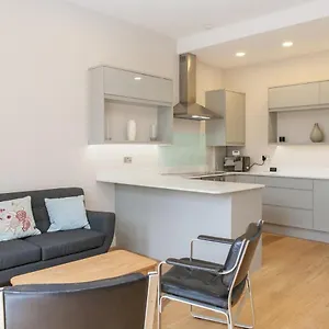 Pass The Keys - Spacious Flat With Private Sun Terrace In South East * London