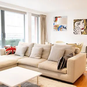 Modern 2 Bedroom With Balcony Near Oxford Street London