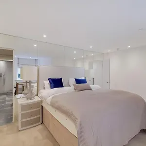 Sir Hans Sloane Apartment