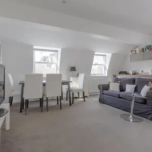 Bright & Airy 1 Bedroom In London