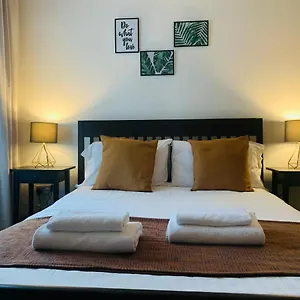 Unique 2 Bedroom In London/ Excel / Olympic Close To Line Tube Station With Gated Parking Space Apartment London