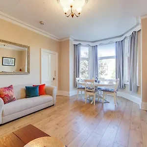 Spacious Ealing Broadway