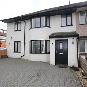 Lee's House * Uxbridge