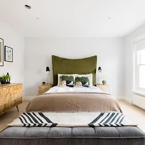 The Margravine Maisonette - Modern & Bright 2bdr Flat * London