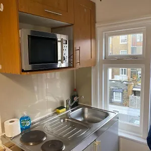 Apartment F14- Single Shared Shower/toilet Near Paddington *