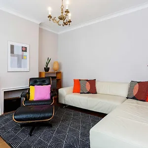 Veeve - Wimbledon Wildflower Holiday home London