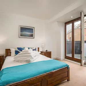 5, 48 Bishopsgate By Living *